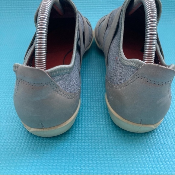 Womens Size 39 ECCO Grey Fabric Leather Elastic Slip On Shoes ( Us Size … - Picture 4 of 9